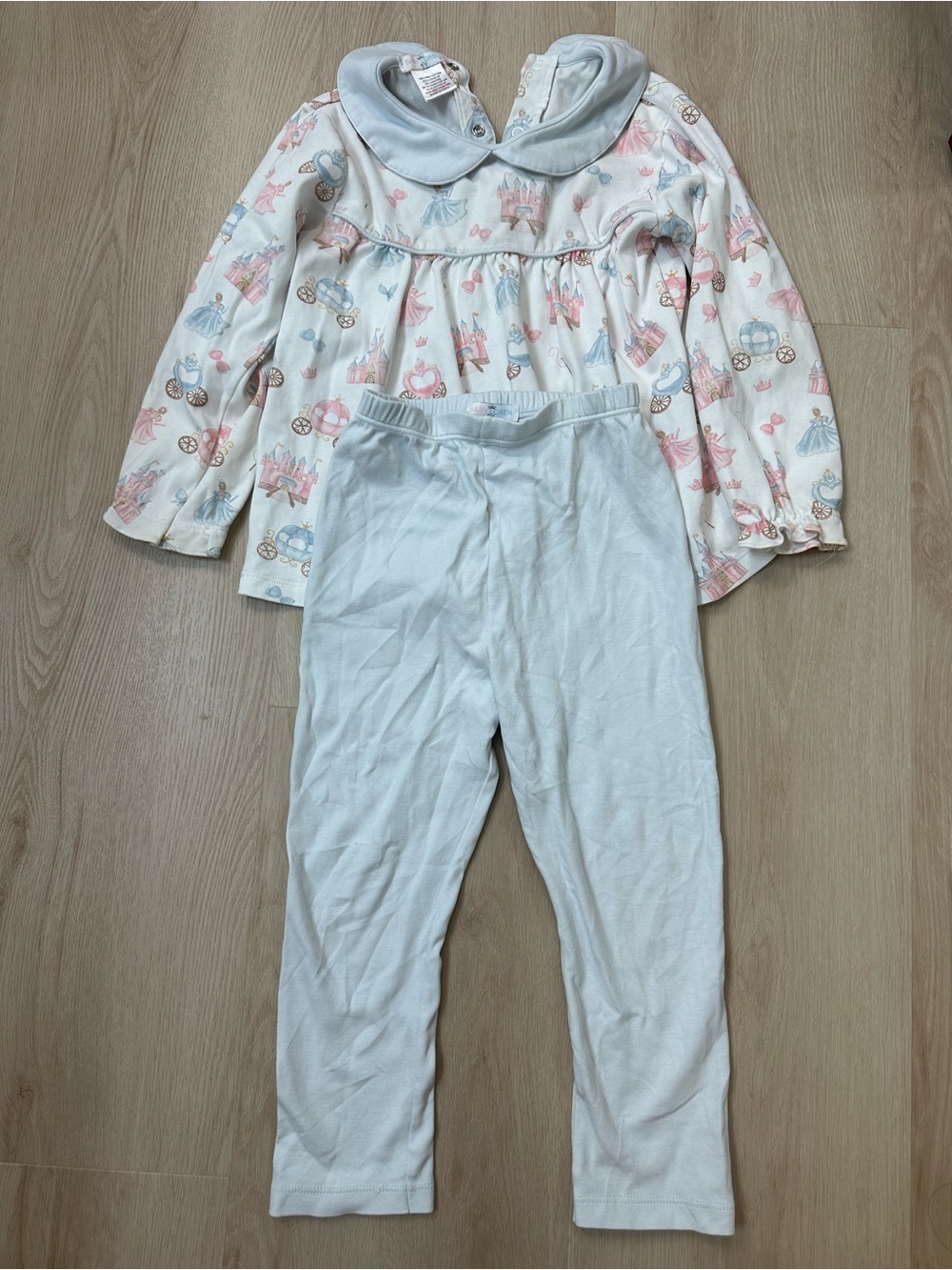 Girl’s Baby Loren long sleeve set with Cinderella style print. Size 5.